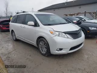 ✅ 2015 Toyota Sienna XLE • VIN: 5TDYK3DC1FS601703 • Lot: 41656803. Wystawiony na IAAI z przebiegiem 249 057 mil. Bezpłatny archiwum sprzedaży aukcyjnych z USA i szczegółowy raport historii pojazdu na DreamBid. Zdjęcie 1.