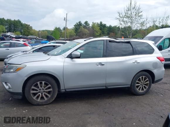 ✅ 2016 Nissan Pathfinder Platinum • VIN: 5N1AR2MN2GC612023 • Lot: 42205715. Listed on IAAI with 121,686 mi. Free auction sales archive from the USA and detailed vehicle history report at DreamBid. Image 14.