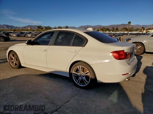 ✅ 2013 BMW 3 Series 328i xDrive • VIN: WBA3B5C53DF598001 • Lot: 95523885. Wystawiony na Copart z przebiegiem 100 763 mil. Bezpłatny archiwum sprzedaży aukcyjnych z USA i szczegółowy raport historii pojazdu na DreamBid. Zdjęcie 2.