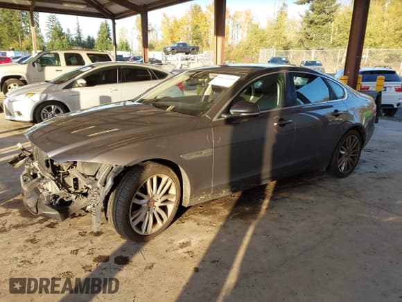 ✅ 2017 Jaguar XF 35t Prestige • VIN: SAJBK4BV5HCY26602 • Лот: 43654144. Опубликован ранее на IAAI с пробегом 117 159 миль. Бесплатный доступ к архиву аукционных продаж из США и подробный отчёт об истории автомобиля на DreamBid. Изображение 18.