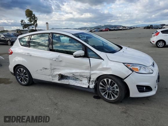 ✅ 2017 Ford C-Max Titanium • VIN: 1FADP5DU2HL118221 • Lot: 47670415. Wystawiony na Copart z przebiegiem 38 572 mil. Bezpłatny archiwum sprzedaży aukcyjnych z USA i szczegółowy raport historii pojazdu na DreamBid. Zdjęcie 4.