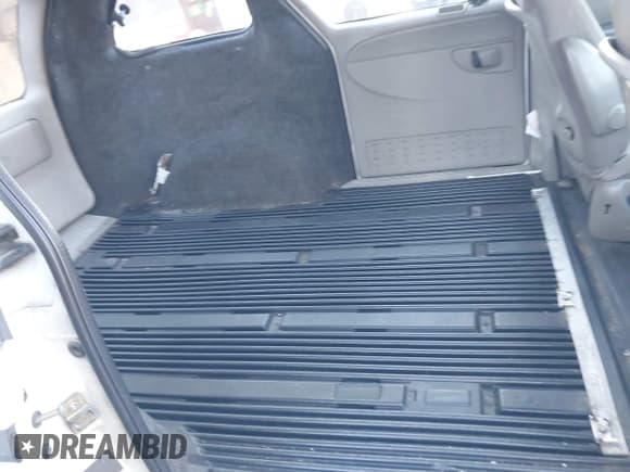 ✅ 2003 Dodge Caravan Cargo • VIN: 1D4GP21373B339042 • Lot: 41112375. Listed on IAAI with 96,573 mi. Free auction sales archive from the USA and detailed vehicle history report at DreamBid. Image 8.