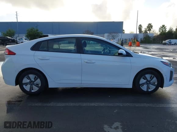 ✅ 2019 Hyundai Ioniq Blue • VIN: KMHC65LC9KU179340 • Lot: 41247946. Wystawiony na IAAI z przebiegiem 160 751 mil. Bezpłatny archiwum sprzedaży aukcyjnych z USA i szczegółowy raport historii pojazdu na DreamBid. Zdjęcie 13.