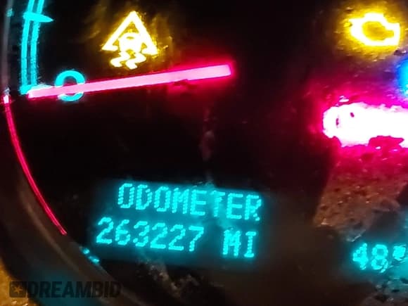 ✅ 2010 Chevrolet Suburban LS • VIN: 1GNUCHE01AR158111 • Lot: 41602157. Listed on IAAI with 263,227 mi. Free auction sales archive from the USA and detailed vehicle history report at DreamBid. Image 16.