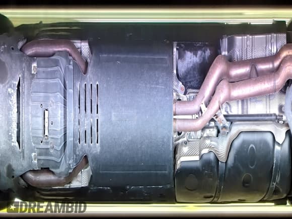 ✅ 2017 Porsche Macan Turbo • VIN: WP1AF2A52HLB61998 • Лот: 56172055. Опубликован ранее на Copart с пробегом 39 320 миль. Бесплатный доступ к архиву аукционных продаж из США и подробный отчёт об истории автомобиля на DreamBid. Изображение 13.