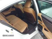 ✅ 2019 Lexus ES 350 • VIN: 58ABZ1B1XKU034053 • Lot: 43022843. Wystawiony na IAAI z przebiegiem 47 259 mil. Bezpłatny archiwum sprzedaży aukcyjnych z USA i szczegółowy raport historii pojazdu na DreamBid. Zdjęcie 8.