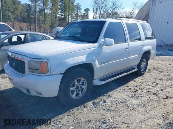 ✅ 2000 Cadillac Escalade • VIN: 1GYEK13R1YR115692 • Lot: 41300434. Listed on IAAI with 431,564 mi. Free auction sales archive from the USA and detailed vehicle history report at DreamBid. Image 2.