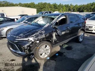 ✅ 2025 Buick Encore GX Preferred • VIN: KL4AMCSL1SB013052 • Лот: 80168425. Опубликован ранее на Copart с пробегом Не указан. Бесплатный доступ к архиву аукционных продаж из США и подробный отчёт об истории автомобиля на DreamBid. Изображение 1.