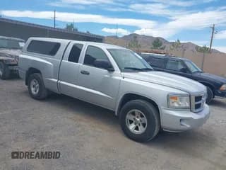 ✅ 2008 Dodge Dakota SLT • VIN: 1D7HW42K88S517074 • Лот: 42647662. Опубликован ранее на IAAI с пробегом 279 173 миль. Бесплатный доступ к архиву аукционных продаж из США и подробный отчёт об истории автомобиля на DreamBid. Изображение 1.