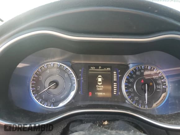 ✅ 2015 Chrysler 200 Limited • VIN: 1C3CCCAB6FN693811 • Lot: 91445565. Wystawiony na Copart z przebiegiem 172 566 mil. Bezpłatny archiwum sprzedaży aukcyjnych z USA i szczegółowy raport historii pojazdu na DreamBid. Zdjęcie 9.