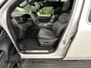 ✅ 2022 Jeep Grand Wagoneer Series I • VIN: 1C4SJVEJ7NS191397 • Лот: 62899895. Опубликован ранее на Copart с пробегом 18 595 миль. Бесплатный доступ к архиву аукционных продаж из США и подробный отчёт об истории автомобиля на DreamBid. Изображение 14.