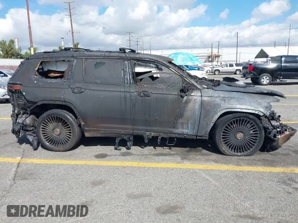 ✅ 2023 Jeep Grand Cherokee Laredo • VIN: 1C4RJJAG0P8835789 • Lot: 43450486. Listed on IAAI with Not provided. Free auction sales archive from the USA and detailed vehicle history report at DreamBid. Image 13.