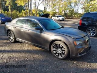 ✅ 2013 Chrysler 300 S • VIN: 2C3CCABG9DH580973 • Лот: 43479482. Опубликован ранее на IAAI с пробегом 152 501 миль. Бесплатный доступ к архиву аукционных продаж из США и подробный отчёт об истории автомобиля на DreamBid. Изображение 1.