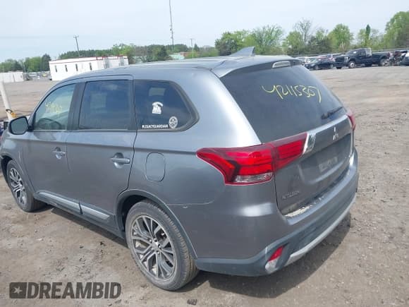 ✅ 2018 Mitsubishi Outlander SE • VIN: JA4AD3A36JZ043199 • Lot: 42115307. Listed on IAAI with 107,835 mi. Free auction sales archive from the USA and detailed vehicle history report at DreamBid. Image 3.