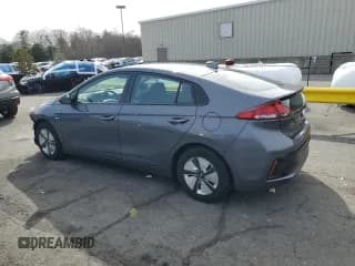✅ 2018 Hyundai Ioniq Blue • VIN: KMHC65LCXJU067709 • Lot: 51449965. Wystawiony na Copart z przebiegiem 61 880 mil. Bezpłatny archiwum sprzedaży aukcyjnych z USA i szczegółowy raport historii pojazdu na DreamBid. Zdjęcie 2.