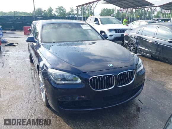 ✅ 2015 BMW 7 Series 750i • VIN: WBAYA8C52FG197627 • Lot: 42369384. Listed on IAAI with 111,358 mi. Free auction sales archive from the USA and detailed vehicle history report at DreamBid. Image 12.