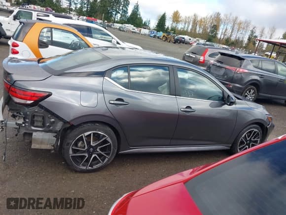 ✅ 2025 Nissan Sentra SR • VIN: 3N1AB8DV7SY321578 • Lot: 43822468. Wystawiony na IAAI z przebiegiem 14 354 mil. Bezpłatny archiwum sprzedaży aukcyjnych z USA i szczegółowy raport historii pojazdu na DreamBid. Zdjęcie 14.