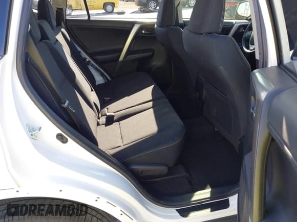 ✅ 2018 Toyota RAV4 XLE • VIN: JTMWFREV2JD132897 • Lot: 43310664. Listed on IAAI with 96,612 mi. Free auction sales archive from the USA and detailed vehicle history report at DreamBid. Image 8.