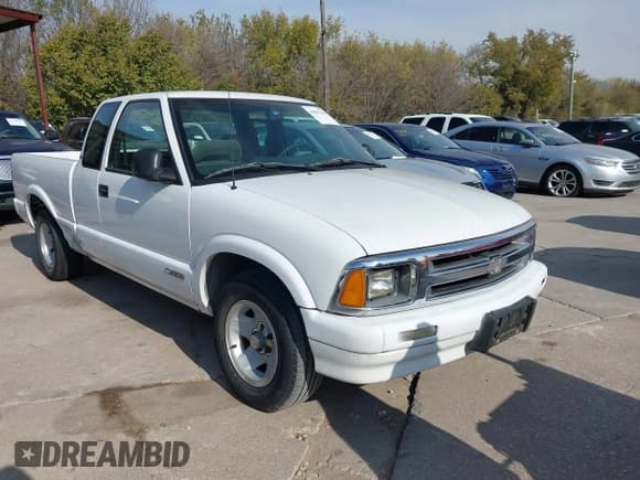 ✅ 1997 Chevrolet S-10 LS • VIN: 1GCCS19X8VK150625 • Лот: 43847303. Опубликован ранее на IAAI с пробегом 128 973 миль. Бесплатный доступ к архиву аукционных продаж из США и подробный отчёт об истории автомобиля на DreamBid. Изображение 1.