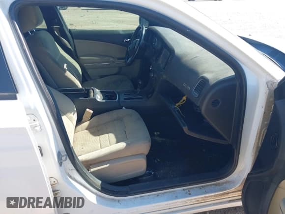 ✅ 2011 Dodge Charger SE • VIN: 2B3CL3CG4BH516179 • Lot: 43167127. Wystawiony na IAAI z przebiegiem 157 459 mil. Bezpłatny archiwum sprzedaży aukcyjnych z USA i szczegółowy raport historii pojazdu na DreamBid. Zdjęcie 5.