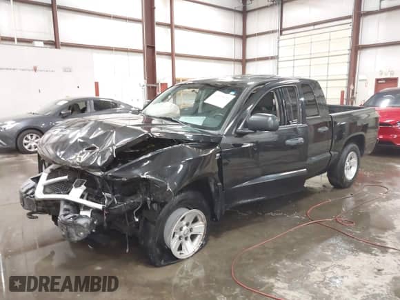 2009 Dodge Dakota z VIN 1D3HW38P49S789556, wystawiony jako IAAI lot #42475126 z przebiegiem Nie podano mil oraz . Historia ofert i sprzedaży dostępna na DreamBid. Obrazek 18.