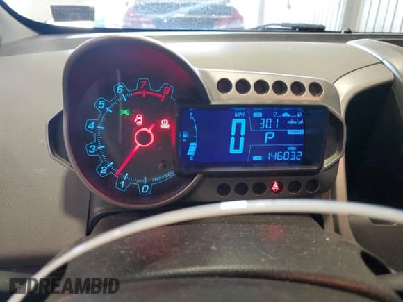 2012 Chevrolet Sonic LT z VIN 1G1JC5SBXC4223224, wystawiony jako Copart lot #53620935 z przebiegiem 146 032 mil mil oraz Szkoda całkowita • Salvage title. Historia ofert i sprzedaży dostępna na DreamBid. Obrazek 9.