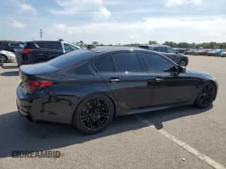 ✅ 2018 BMW M5 • VIN: WBSJF0C56JB284095 • Lot: 64820585. Wystawiony na Copart z przebiegiem 58 926 mil. Bezpłatny archiwum sprzedaży aukcyjnych z USA i szczegółowy raport historii pojazdu na DreamBid. Zdjęcie 3.