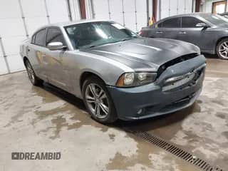 2013 Dodge Charger SXT z VIN 2C3CDXJG4DH731039, wystawiony jako IAAI lot #43346477 z przebiegiem 144 918 mil mil oraz . Historia ofert i sprzedaży dostępna na DreamBid. Obrazek 1.