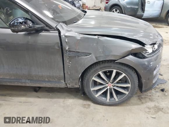 ✅ 2019 Jaguar F-Pace 25t Prestige • VIN: SADCK2FX3KA610631 • Lot: 43617243. Listed on IAAI with 59,572 mi. Free auction sales archive from the USA and detailed vehicle history report at DreamBid. Image 6.