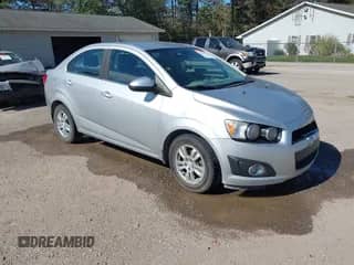 2012 Chevrolet Sonic LT z VIN 1G1JD5SB9C4120406, wystawiony jako IAAI lot #43389534 z przebiegiem 132 373 mil mil oraz . Historia ofert i sprzedaży dostępna na DreamBid. Obrazek 1.