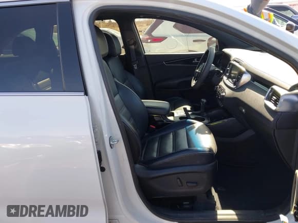 ✅ 2017 Kia Sorento SX • VIN: 5XYPKDA57HG298644 • Lot: 41472383. Listed on IAAI with 60,201 mi. Free auction sales archive from the USA and detailed vehicle history report at DreamBid. Image 5.