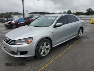 ✅ 2015 Volkswagen Passat S • VIN: 1VWAS7A34FC104365 • Lot: 90082625. Listed on Copart with 112,076 mi. Free auction sales archive from the USA and detailed vehicle history report at DreamBid. Image 1.