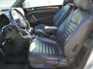 ✅ 2012 Volkswagen Beetle • VIN: 3VWV87AT7CM616390 • Lot: 82220424. Wystawiony na Copart z przebiegiem 128 903 mil. Bezpłatny archiwum sprzedaży aukcyjnych z USA i szczegółowy raport historii pojazdu na DreamBid. Zdjęcie 7.