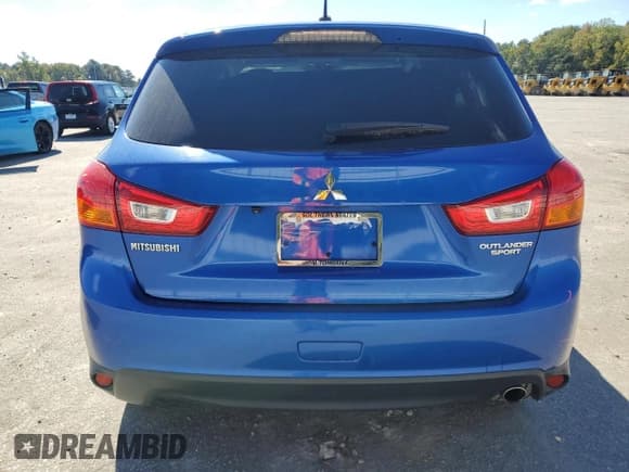 ✅ 2015 Mitsubishi Outlander SE • VIN: 4A4AP4AU2FE048208 • Lot: 82440965. Listed on Copart with 71,123 mi. Free auction sales archive from the USA and detailed vehicle history report at DreamBid. Image 6.