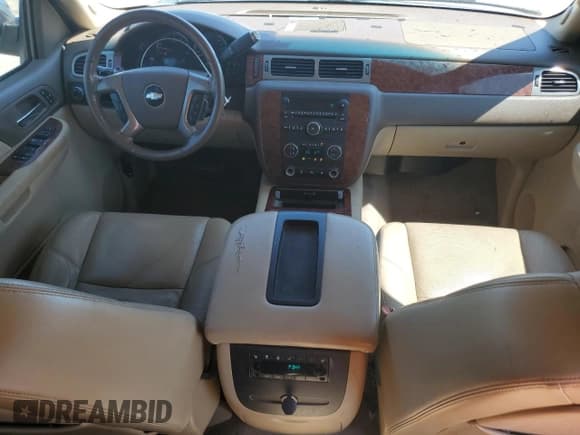 ✅ 2009 Chevrolet Suburban LTZ • VIN: 1GNFC36J29R300643 • Lot: 81653145. Wystawiony na Copart z przebiegiem 213 084 mil. Bezpłatny archiwum sprzedaży aukcyjnych z USA i szczegółowy raport historii pojazdu na DreamBid. Zdjęcie 8.