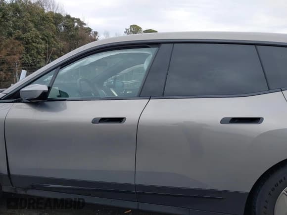 ✅ 2023 BMW iX xDrive50 • VIN: WB523CF01PCM04342 • Lot: 41421326. Wystawiony na IAAI z przebiegiem Nie podano. Bezpłatny archiwum sprzedaży aukcyjnych z USA i szczegółowy raport historii pojazdu na DreamBid. Zdjęcie 14.