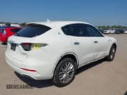 ✅ 2022 Maserati Levante GT • VIN: ZN661XUA6NX388691 • Lot: 43143731. Listed on IAAI with 28,688 mi. Free auction sales archive from the USA and detailed vehicle history report at DreamBid. Image 4.