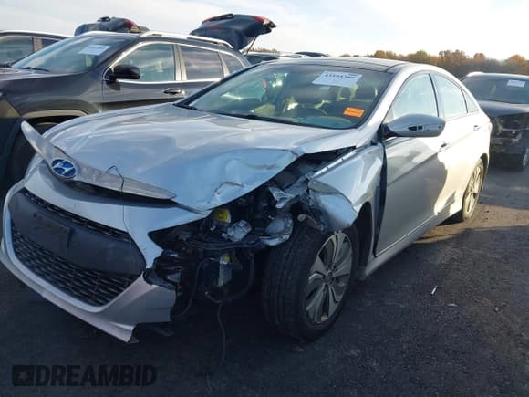 ✅ 2013 Hyundai Sonata • VIN: KMHEC4A46DA051021 • Лот: 43595389. Опубликован ранее на IAAI с пробегом 142 239 миль. Бесплатный доступ к архиву аукционных продаж из США и подробный отчёт об истории автомобиля на DreamBid. Изображение 2.