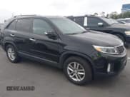 ✅ 2015 Kia Sorento LX • VIN: 5XYKT4A76FG609714 • Лот: 42565883. Опубликован ранее на IAAI с пробегом 126 121 миль. Бесплатный доступ к архиву аукционных продаж из США и подробный отчёт об истории автомобиля на DreamBid. Изображение 1.
