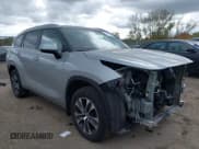 ✅ 2024 Toyota Highlander XLE • VIN: 5TDKDRBH4RS541051 • Лот: 43385217. Опубликован ранее на IAAI с пробегом 17 943 миль. Бесплатный доступ к архиву аукционных продаж из США и подробный отчёт об истории автомобиля на DreamBid. Изображение 1.