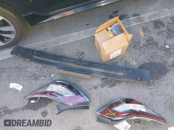 2012 Nissan Maxima S z VIN 1N4AA5APXCC821884, wystawiony jako IAAI lot #41640474 z przebiegiem 185 732 mil mil oraz . Historia ofert i sprzedaży dostępna na DreamBid. Obrazek 12.