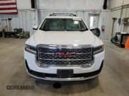 ✅ 2021 GMC Acadia Denali • VIN: 1GKKNXLS7MZ225439 • Lot: 81450655. Wystawiony na Copart z przebiegiem 65 010 mil. Bezpłatny archiwum sprzedaży aukcyjnych z USA i szczegółowy raport historii pojazdu na DreamBid. Zdjęcie 5.