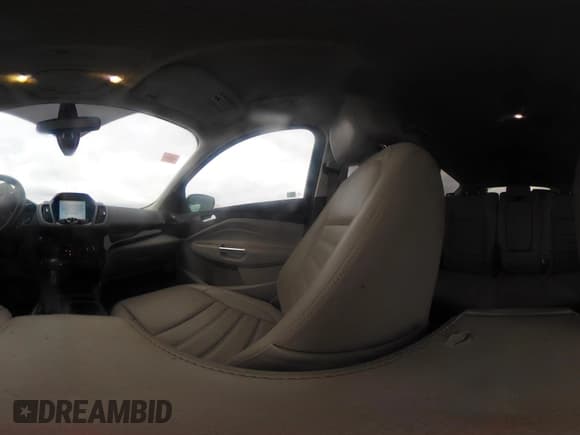 ✅ 2017 Ford Escape Titanium • VIN: 1FMCU0JD0HUE15077 • Lot: 43797538. Wystawiony na IAAI z przebiegiem 90 631 mil. Bezpłatny archiwum sprzedaży aukcyjnych z USA i szczegółowy raport historii pojazdu na DreamBid. Zdjęcie 19.