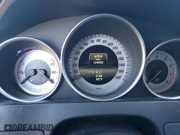 ✅ 2014 Mercedes-Benz C 250 Sport • VIN: WDDGF4HB1EA959151 • Lot: 90700615. Wystawiony na Copart z przebiegiem 124 055 mil. Bezpłatny archiwum sprzedaży aukcyjnych z USA i szczegółowy raport historii pojazdu na DreamBid. Zdjęcie 9.