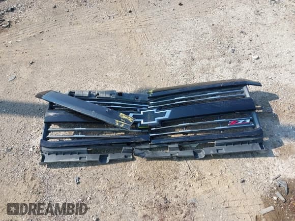 ✅ 2018 Chevrolet Silverado 2500HD LT • VIN: 1GC1KVEY3JF287701 • Lot: 42992874. Wystawiony na IAAI z przebiegiem 146 945 mil. Bezpłatny archiwum sprzedaży aukcyjnych z USA i szczegółowy raport historii pojazdu na DreamBid. Zdjęcie 12.