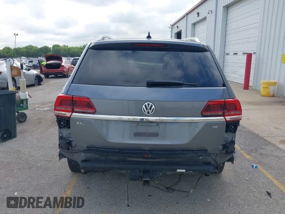 ✅ 2019 Volkswagen Atlas SEL • VIN: 1V2ER2CA3KC615928 • Lot: 42772795. Wystawiony na IAAI z przebiegiem 130 261 mil. Bezpłatny archiwum sprzedaży aukcyjnych z USA i szczegółowy raport historii pojazdu na DreamBid. Zdjęcie 17.