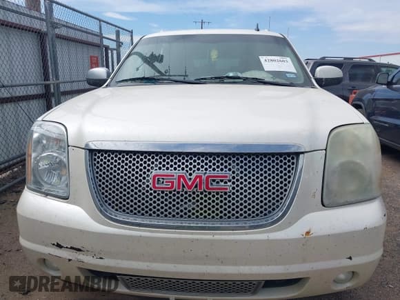 ✅ 2009 GMC Yukon XL • VIN: 1GKFC06209R283927 • Lot: 42802603. Listed on IAAI with 267,662 mi. Free auction sales archive from the USA and detailed vehicle history report at DreamBid. Image 12.