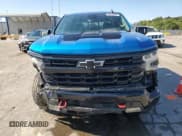 ✅ 2023 Chevrolet Silverado 1500 LT Trail Boss • VIN: 3GCUDFE81PG246004 • Lot: 68266065. Wystawiony na Copart z przebiegiem 26 403 mil. Bezpłatny archiwum sprzedaży aukcyjnych z USA i szczegółowy raport historii pojazdu na DreamBid. Zdjęcie 5.