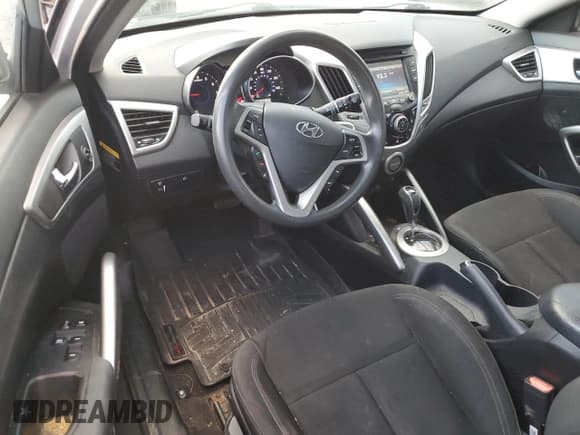 ✅ 2015 Hyundai Veloster • VIN: KMHTC6AD1FU224724 • Lot: 41484665. Wystawiony na Copart z przebiegiem 124 005 mil. Bezpłatny archiwum sprzedaży aukcyjnych z USA i szczegółowy raport historii pojazdu na DreamBid. Zdjęcie 8.