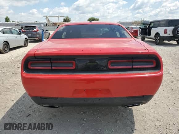 2015 Dodge Challenger R/T z VIN 2C3CDZAT4FH712793, wystawiony jako Copart lot #69822155 z przebiegiem Nie podano mil oraz Szkoda całkowita • Salvage title. Historia ofert i sprzedaży dostępna na DreamBid. Obrazek 6.